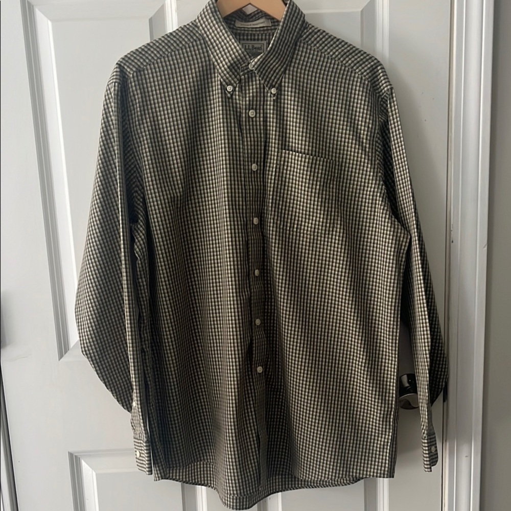 L.L. Bean Mens Green Casual Button Down Shirt size Large
